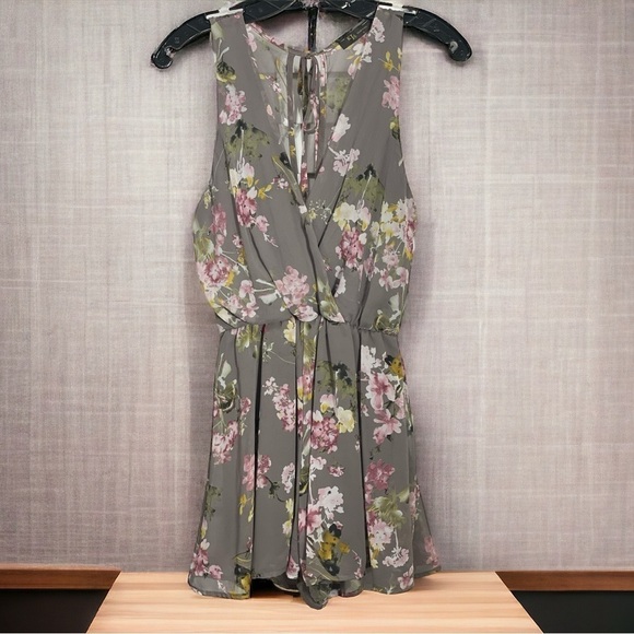 KLd signature Romper size S Gray Floral Wrap-Front Romper Tie Back • Lined - Picture 2 of 9
